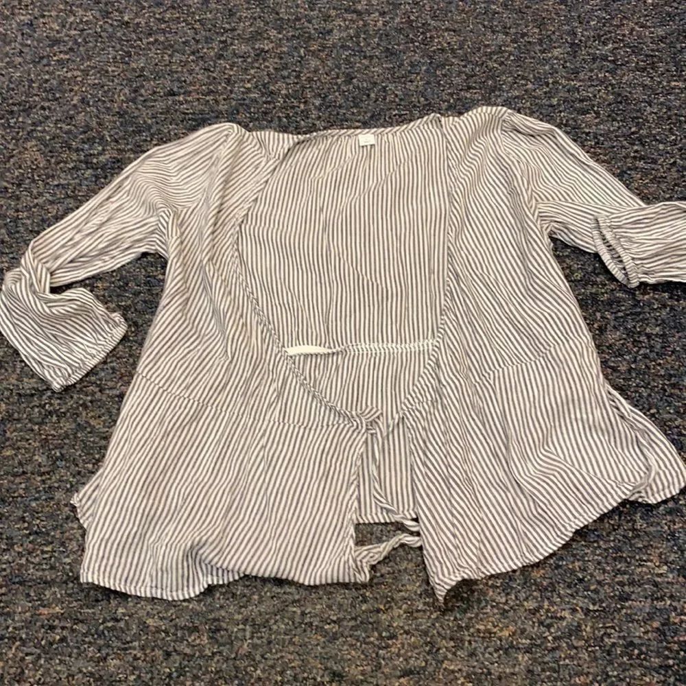 Old Navy Wrap Top sz. M